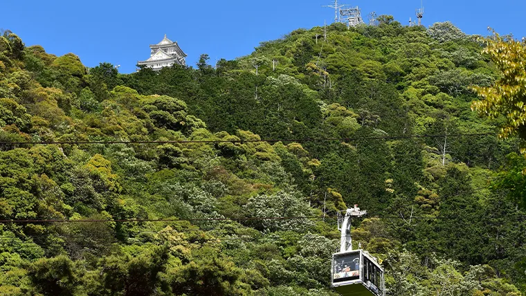 岐阜城のロープウェイと金華山